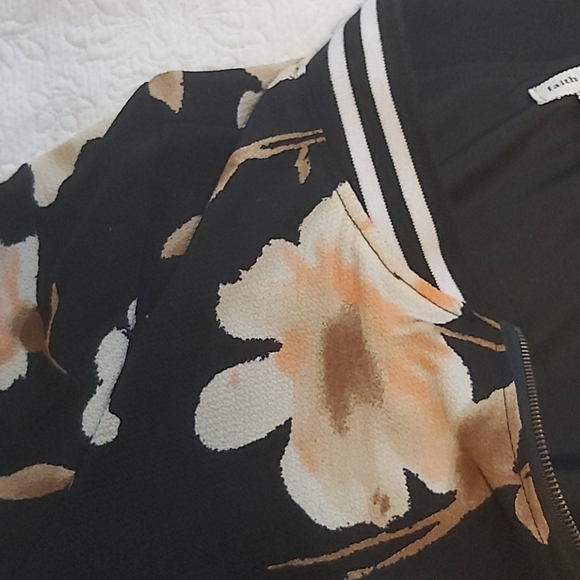 Jacket - Picture 4 of 6